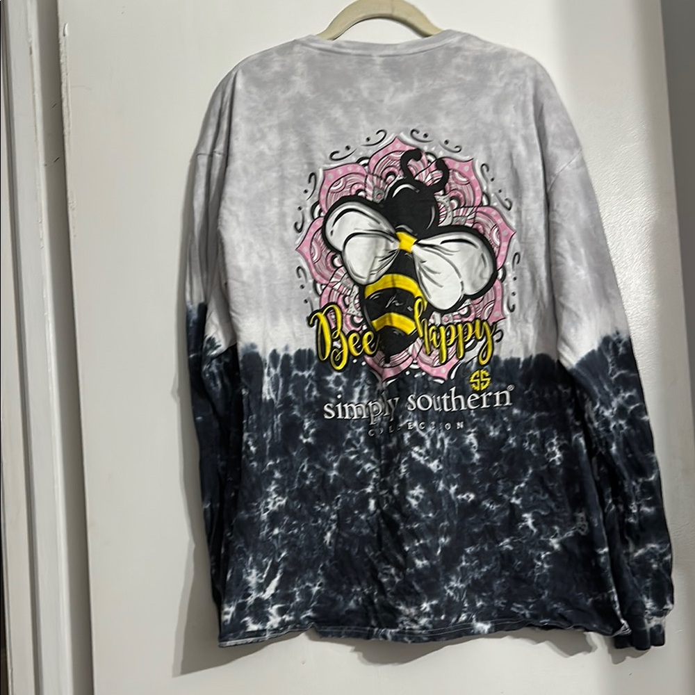 Simply Southern Black and Gray Bee Graphic Shirt